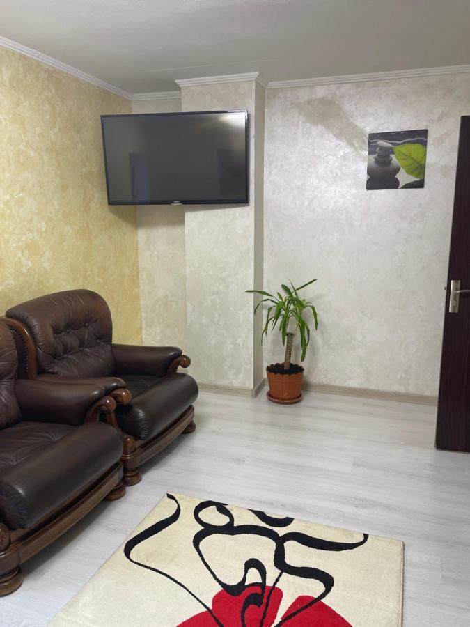 Guest House Târgu Jiu Esterno foto